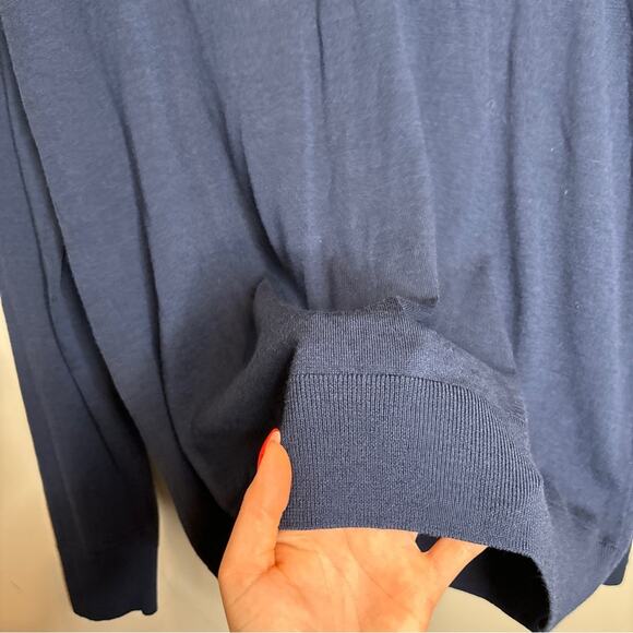 Uniqlo Men’s V-neck Wool Sweater - Picture 4 of 8